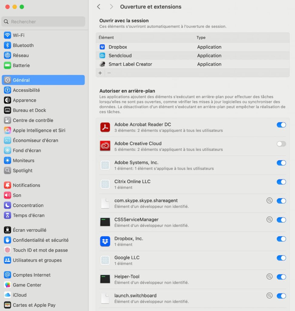 Capture des Réglages Système > Général > Ouverture et extensions sur macOS Sequoia, avec les apps au démarrage et les tâches en arrière-plan.