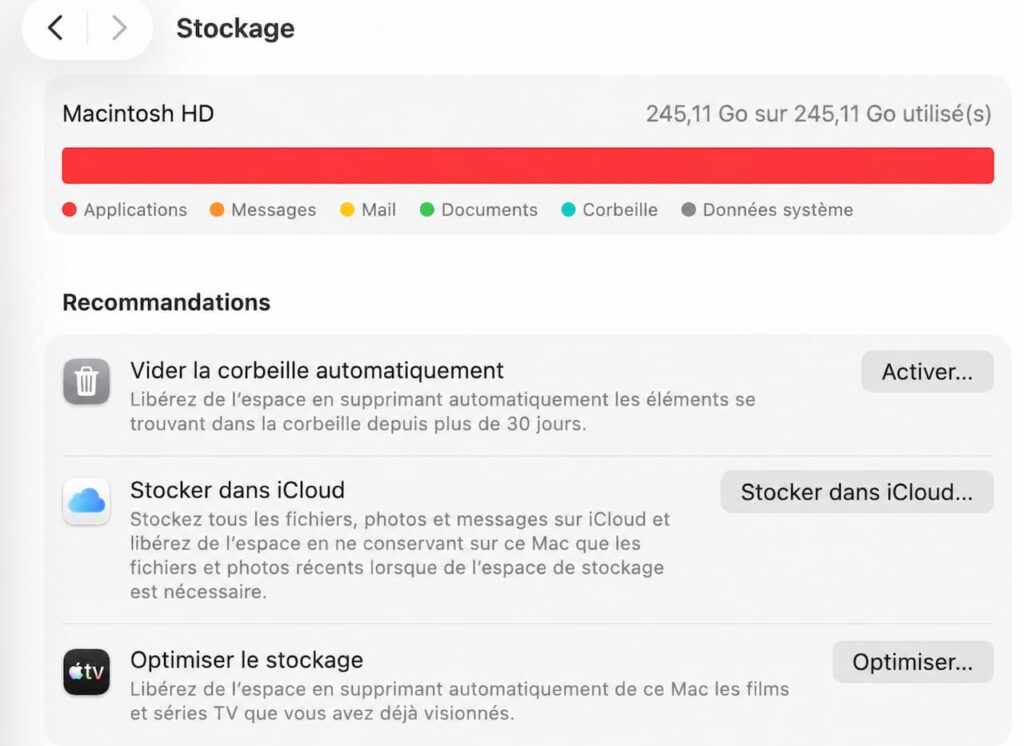 Capture d'écran macOS affichant le stockage Macintosh HD à 245 Go sur 245 Go utilisés avec une barre rouge complètement remplie et des recommandations pour libérer de l'espace