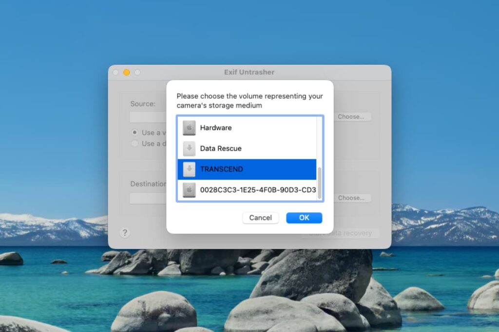 Capture d'écran d'Exif Untrasher sous macOS sélectionnant un support de stockage pour récupérer des photos JPEG supprimées.