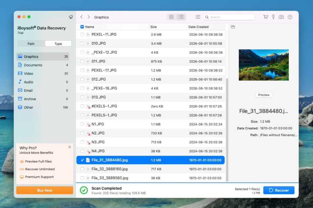 Capture d'écran d'iBoysoft Data Recovery analysant un volume APFS et affichant les fichiers récupérables avant leur restauration sur Mac.